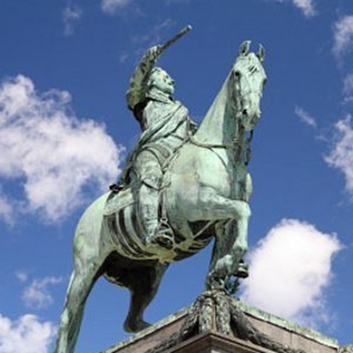 İsveç, Demirbaş Şarl'ın Heykelinin Kaldırılmasını Tartışıyor