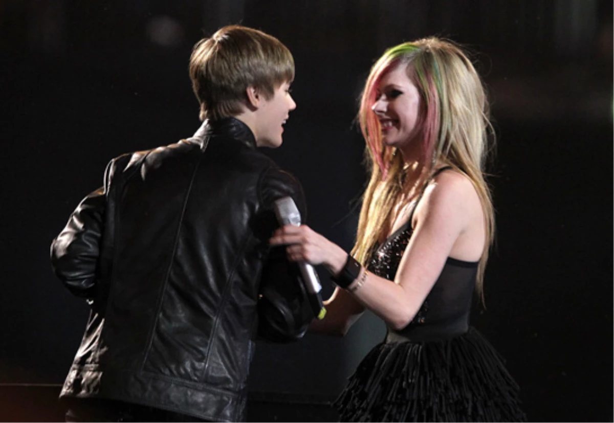 Justin Bieber, Film Yıldızı Ryan Gosling ile Ünlü Şarkıcılar Avril Lavigne ve Celin Dion ile Akraba...