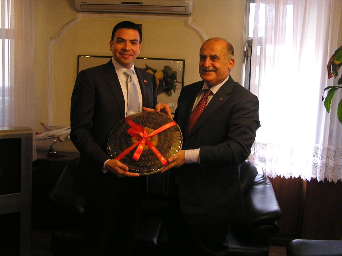Konsolos Espinoza Mtso\'yu Ziyaret Etti