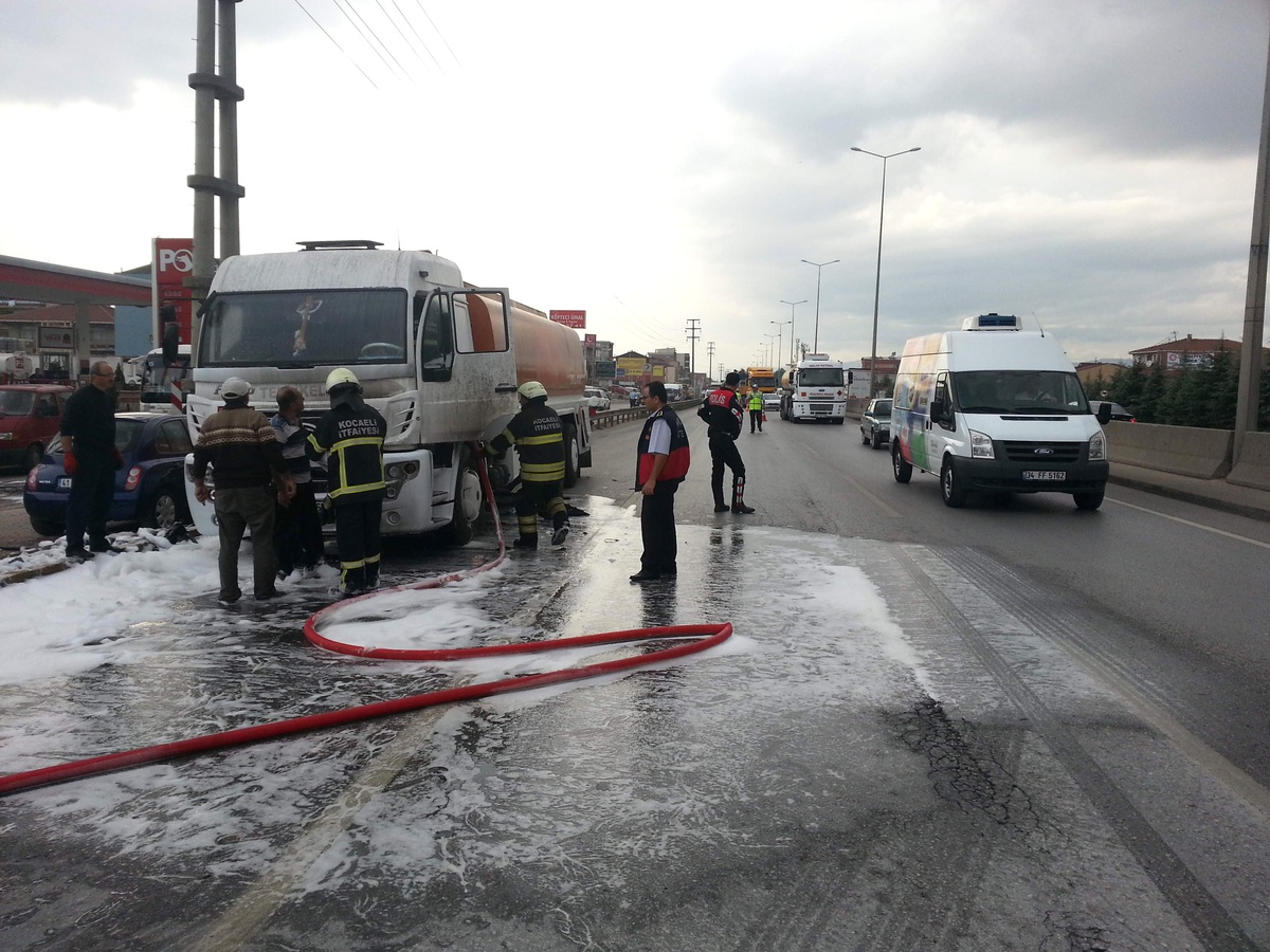 Madeni Yağ Yüklü Tankerde Çıkan Yangın Korkuttu