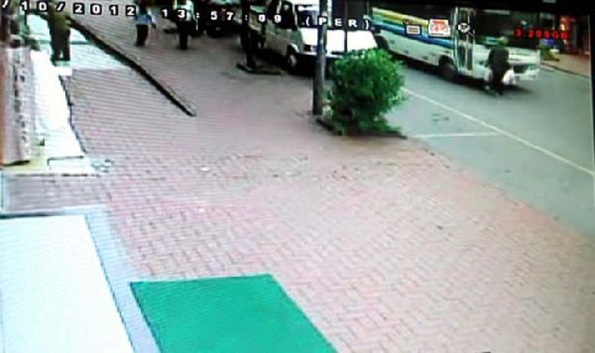Midibüsün Yayaya Çarptığı Kaza Güvenlik Kamerasında