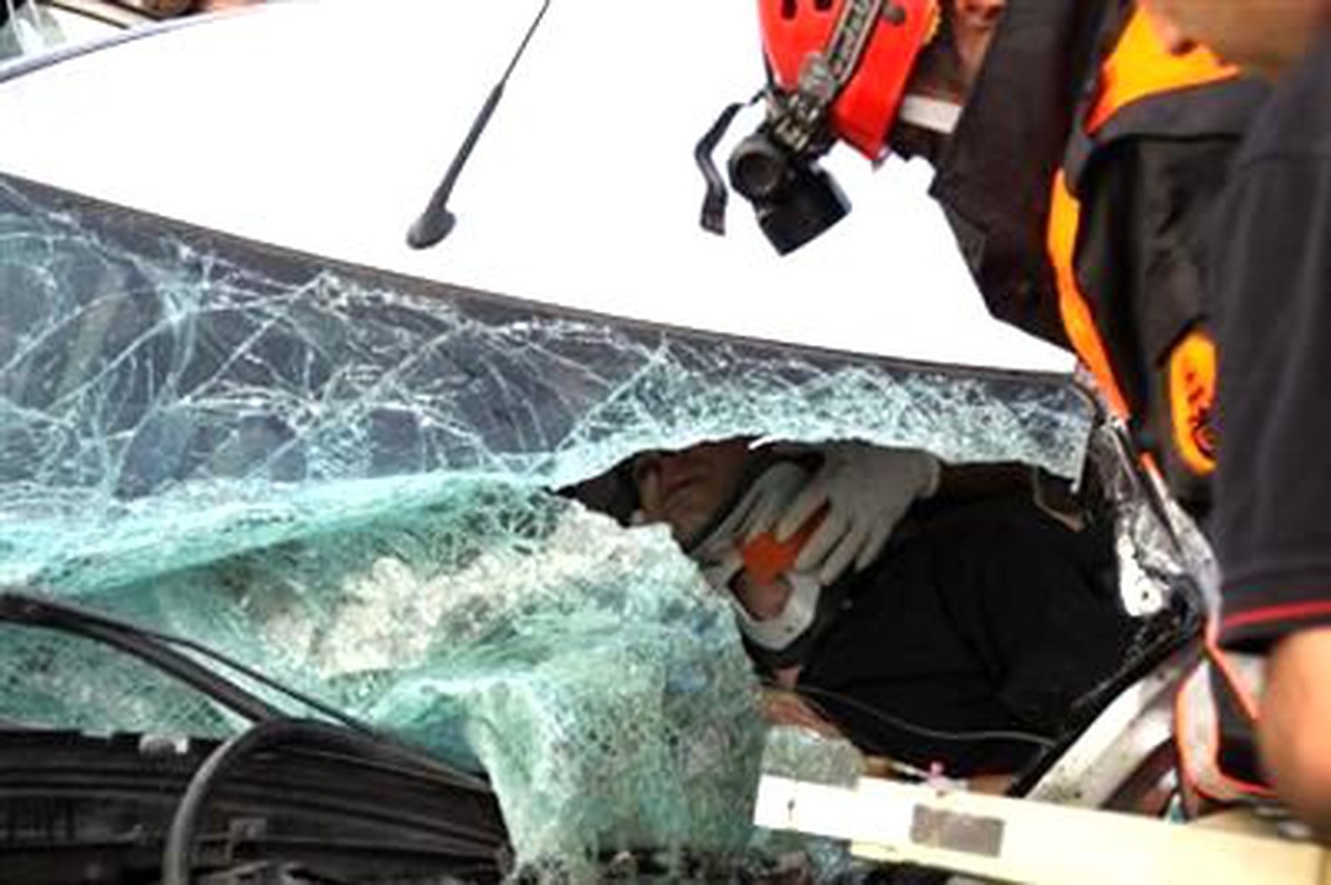 Otomobil, Beton Mikseriyle Kafa Kafaya Çarpıştı: 1 Yaralı