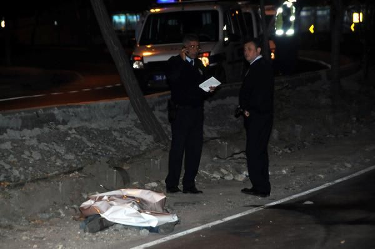 Polis Memuru, Kız Arkadaşıyla Bindiği Motosikletle Kaldırıma Çarptı, Sürüklenerek Hayatını Kaybetti