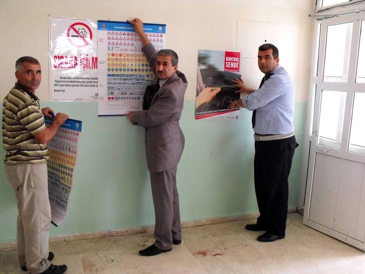 Polisler Trafik Kuralları Konusuna Dikkat Çekti