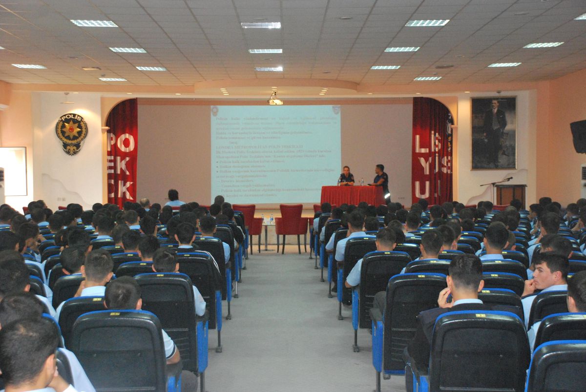 Polisten Polis Adaylarına Konferans