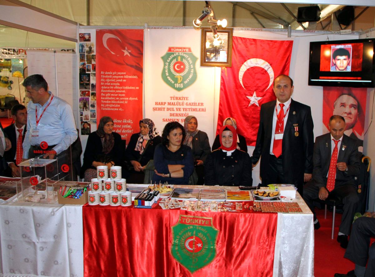 Şehit ve Gazi Aileleri Derneği Stant Açtı