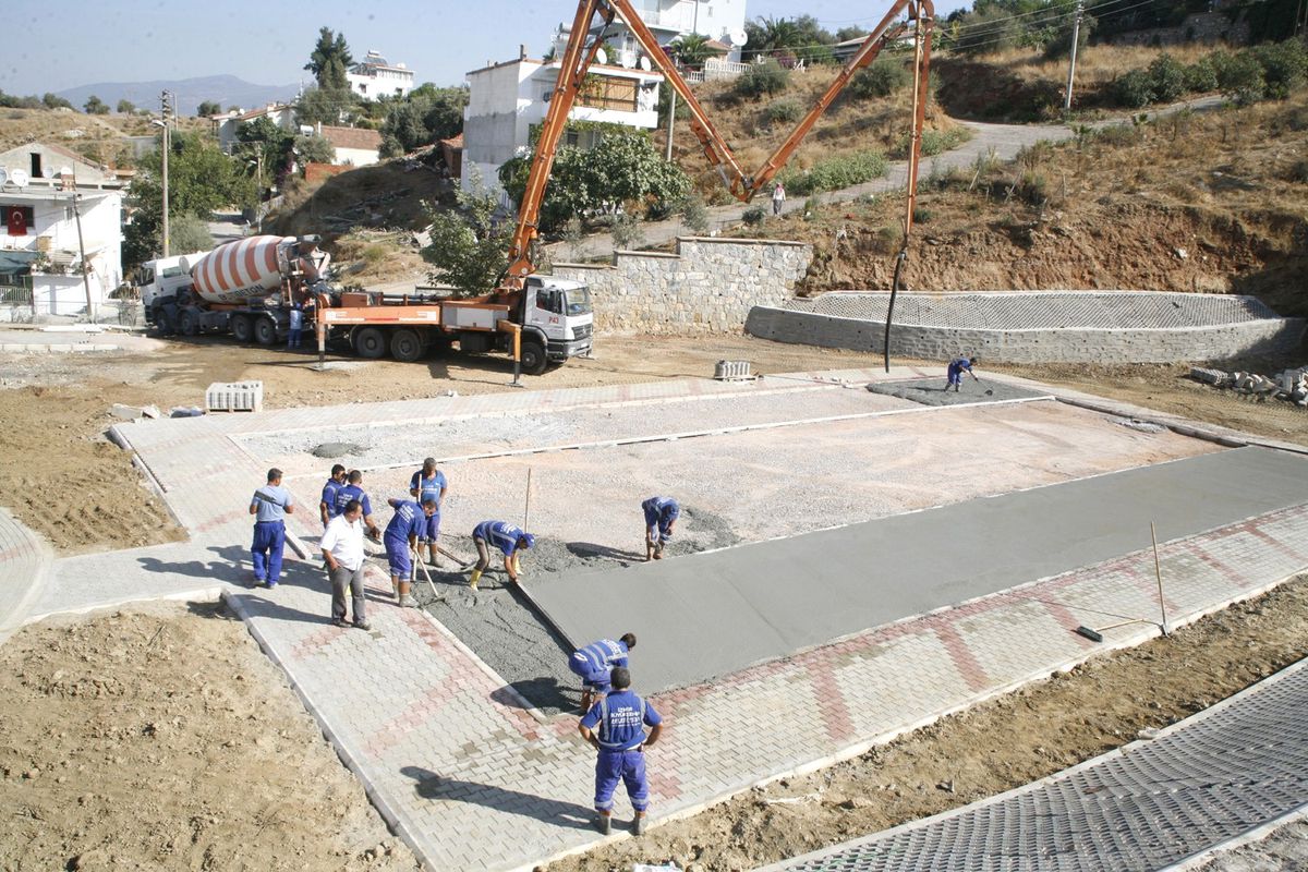 Selçuk 14 Mayıs ve Zafer Mahallesinde Park Çalışmaları Devam Ediyor