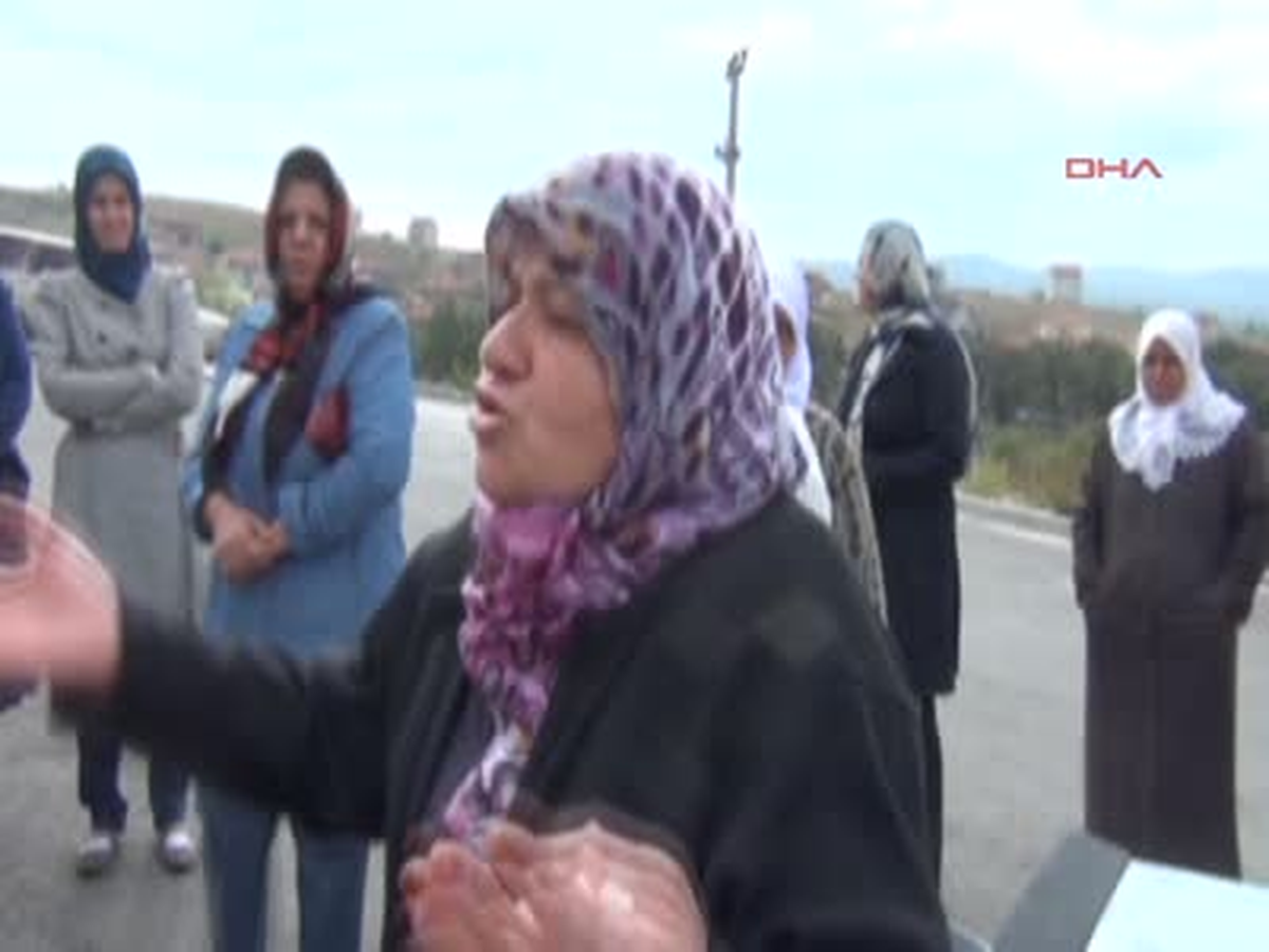 Simavda Depremzedeler TOKİ\' Yi Protesto Etti