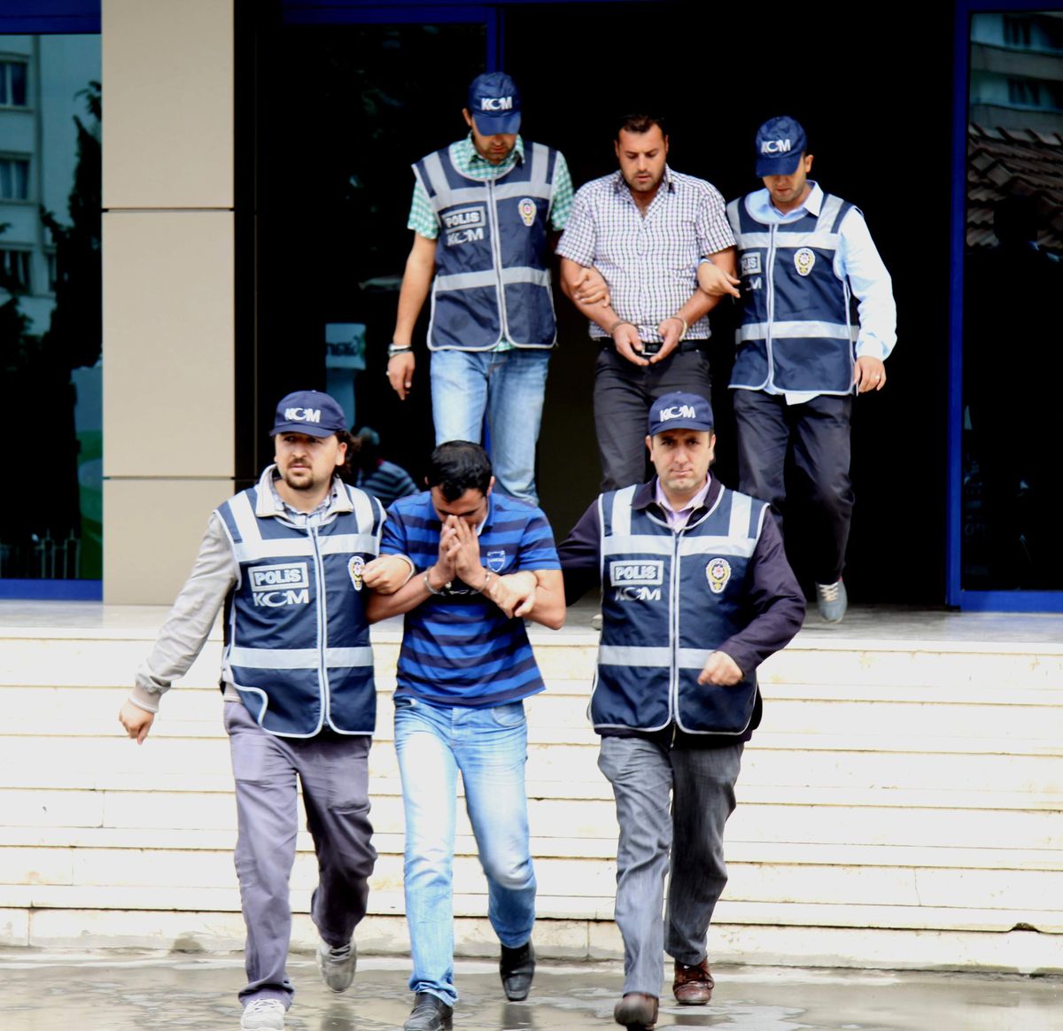 Şüpheli Araçtan 35 Kilogram Esrar Çıktı