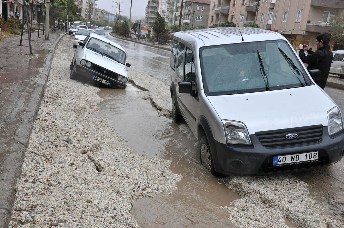 Yağmur Yerköy\'de Hayatı Çileye Dönüştürdü