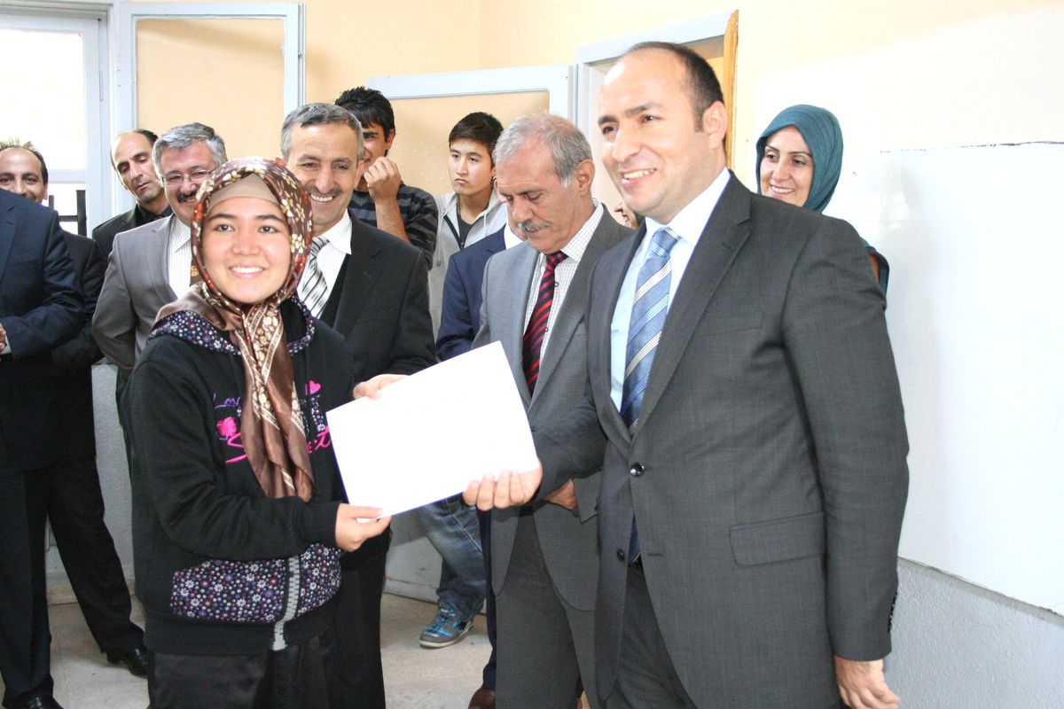 Afgan Mülteciler Türkçe Öğreniyor