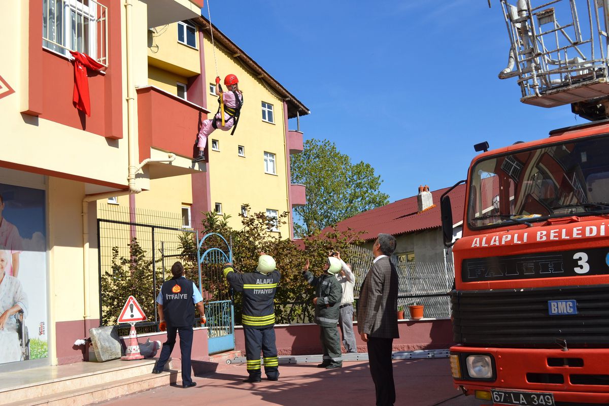 Alaplı Belediyesi İtfaiyesinden Yangın ve Kurtarma Tatbikatı