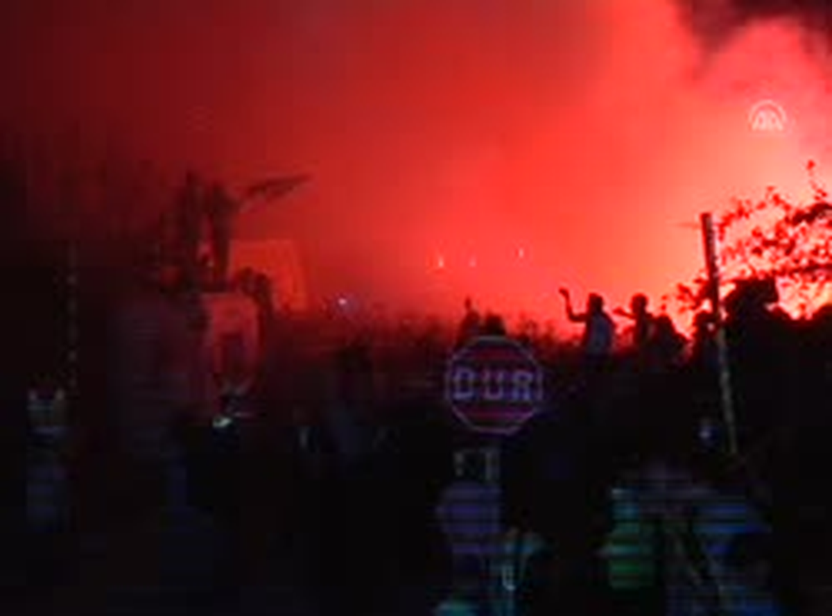 Alex, Türkiye'den Ayrıldı