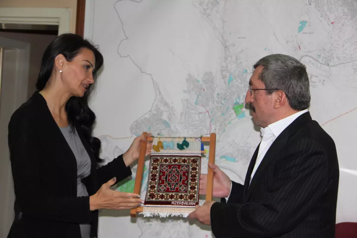 Azerbaycan Milletvekili Paseyava\'dan Vergili\'ye Ziyaret