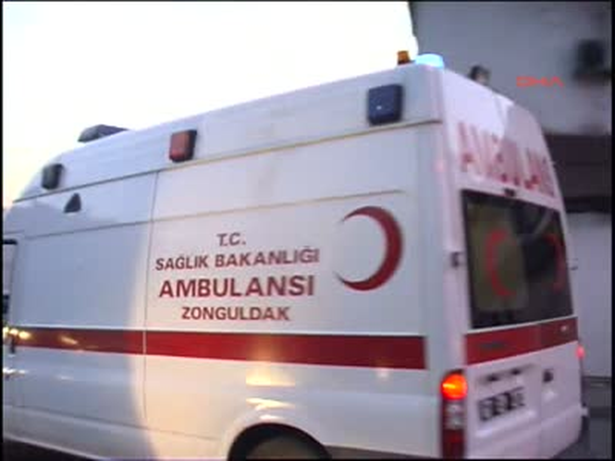 Babasının Otomobiliyle Gezmeye Çıktı, Kaza Yaptı: 2 Yaralı
