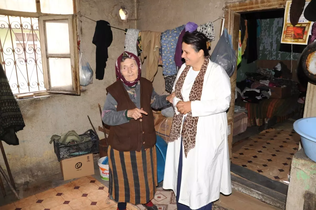 Bayan Kızılcık, Yardıma Muhtaç Ailelere Destek Veriyor