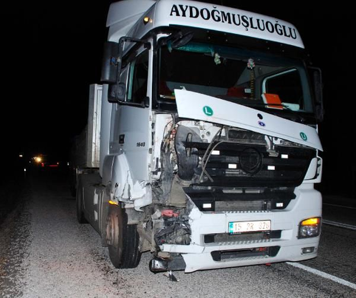 Burdur Tır Motosikletle Çarpıştı 2 Çocuk Öldü