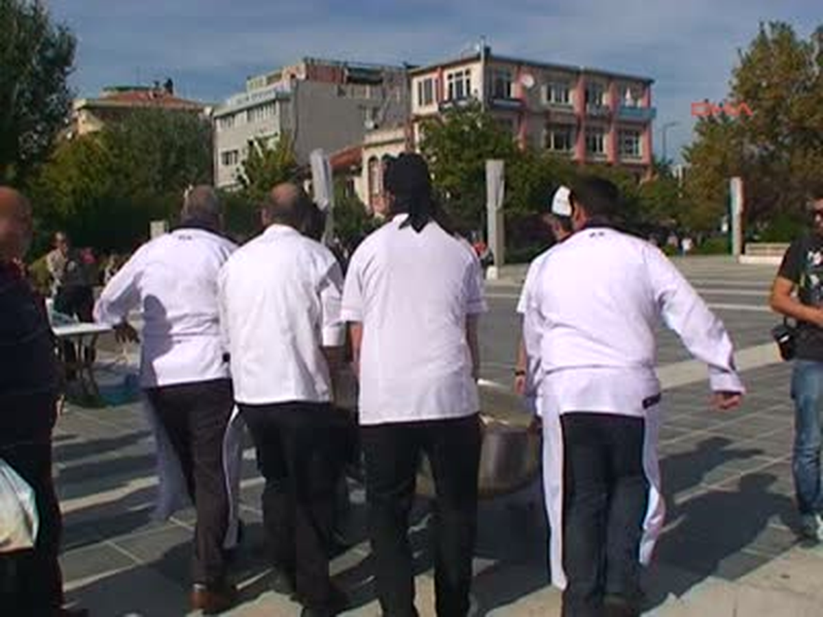 Çanakkale Şehitler Anısına 15 Bin Kişilik Pilav Şehitler Anısına 15 Bin Kişilik Pilav