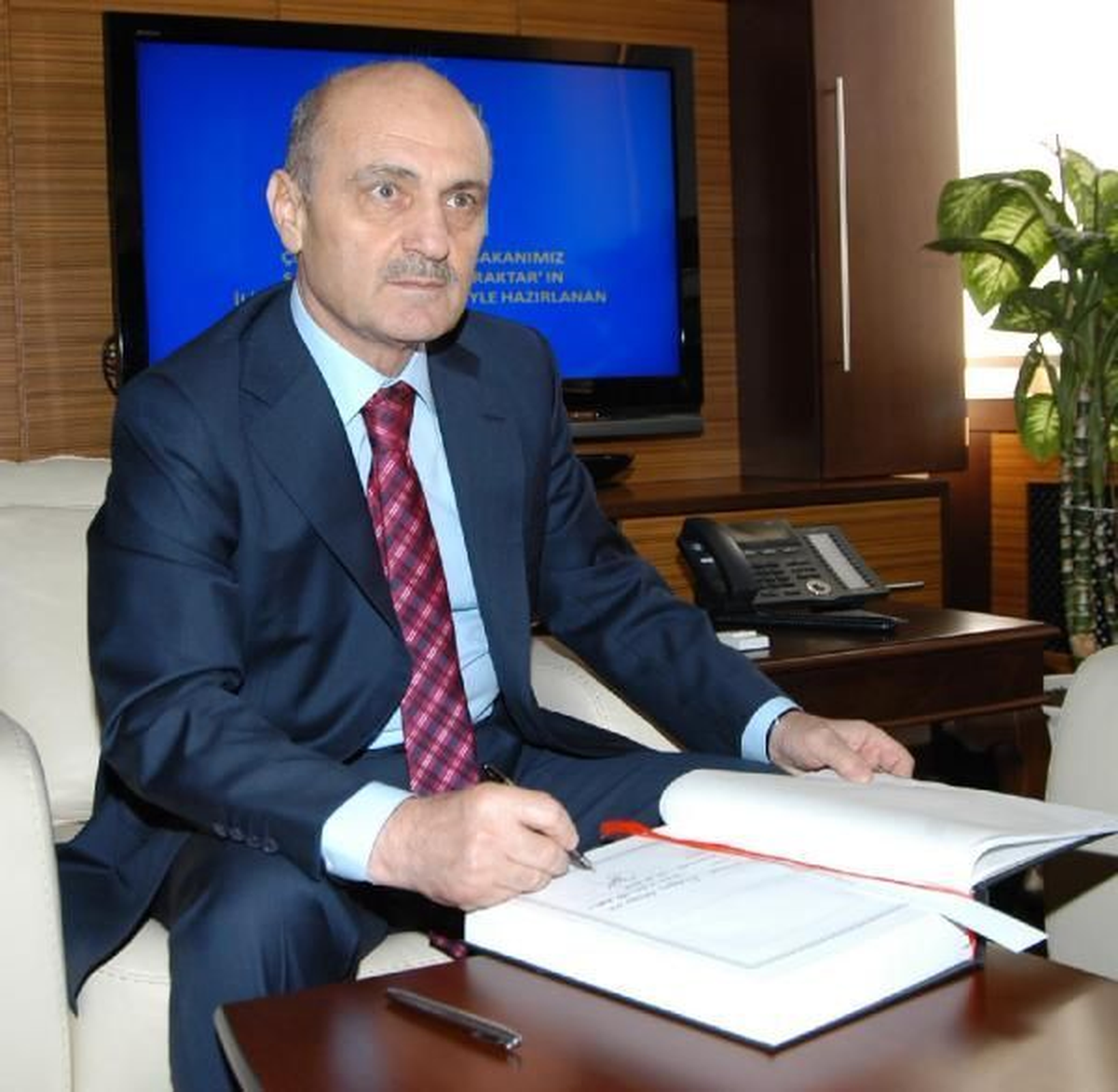 Çevre ve Şehircilik Bakanı Bayraktar."Çevre Sağlığının Korunması, Kirliliğinin Önlenmesi Devletin...