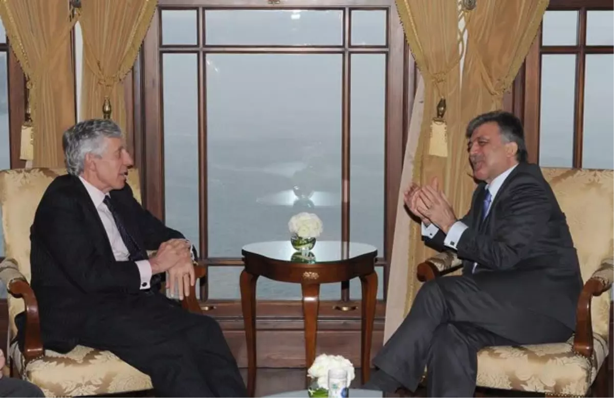 Cumhurbaşkanı Gül'den Jack Straw'a Cumhuriyet Nişanı