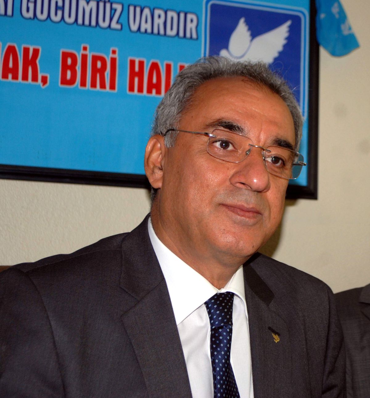 DSP\'li Aksakal CHP\'ye Yüklendi