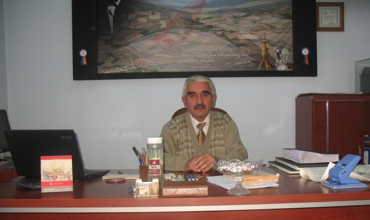 Emet\'e Yeni Tapu ve Kadastro Müdürü