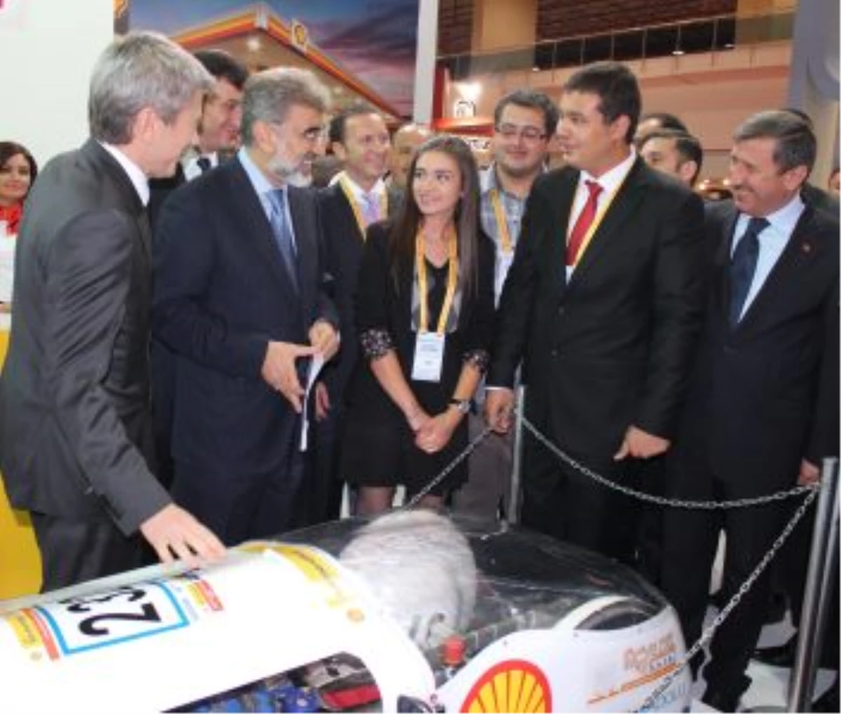 Enerji Bakanı Yıldız Shell Eco-Marathon Aracını İnceledi