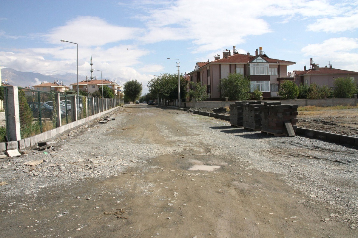 Erzincan Belediyesi Kaldırım Çalışmalarına Hız Verdi