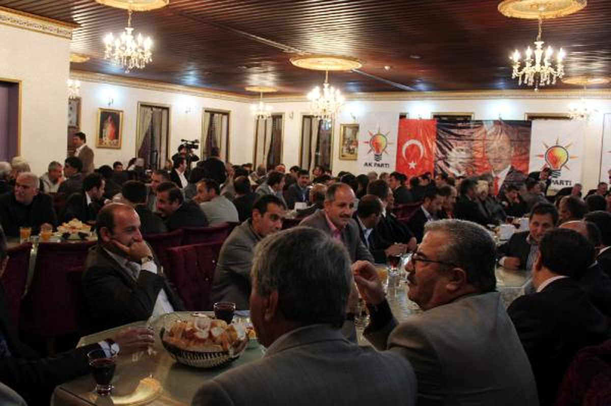 Erzurum\'da AK Parti ve Has Parti Teşkilatlarından Birleşme Yemeği