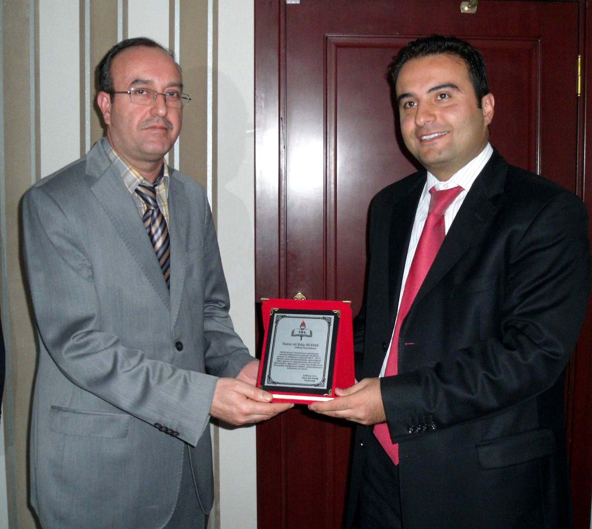 Gölbaşı İmam Hatip Ortaokulundan, Kaymakama Plaket