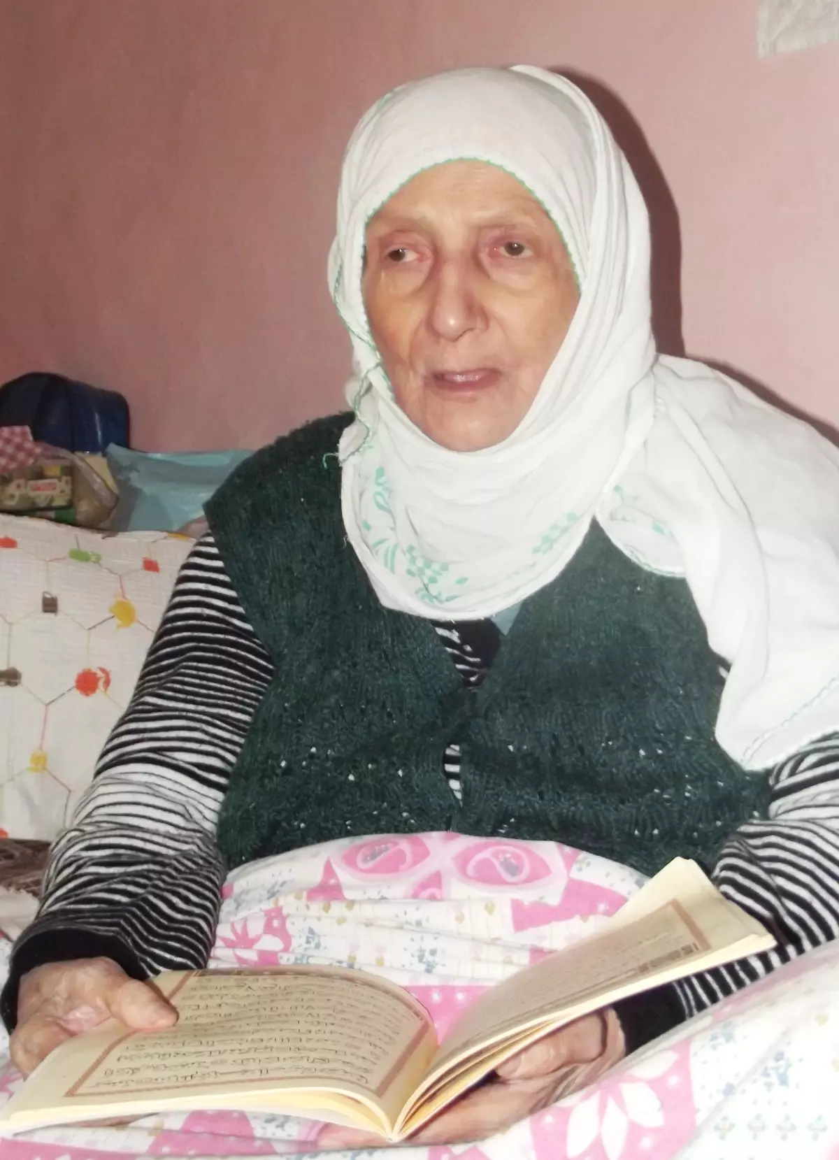 Görme ve İşitme Engelli Yaşlı Kadın Yardım Bekliyor