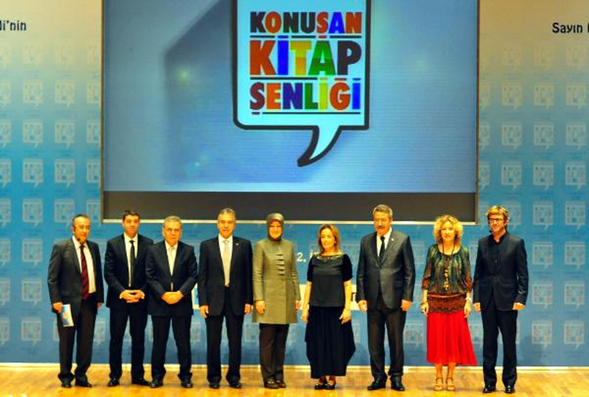 Hayrünnisa Gül Konuşan Kitap Şenliği\'nde (2)