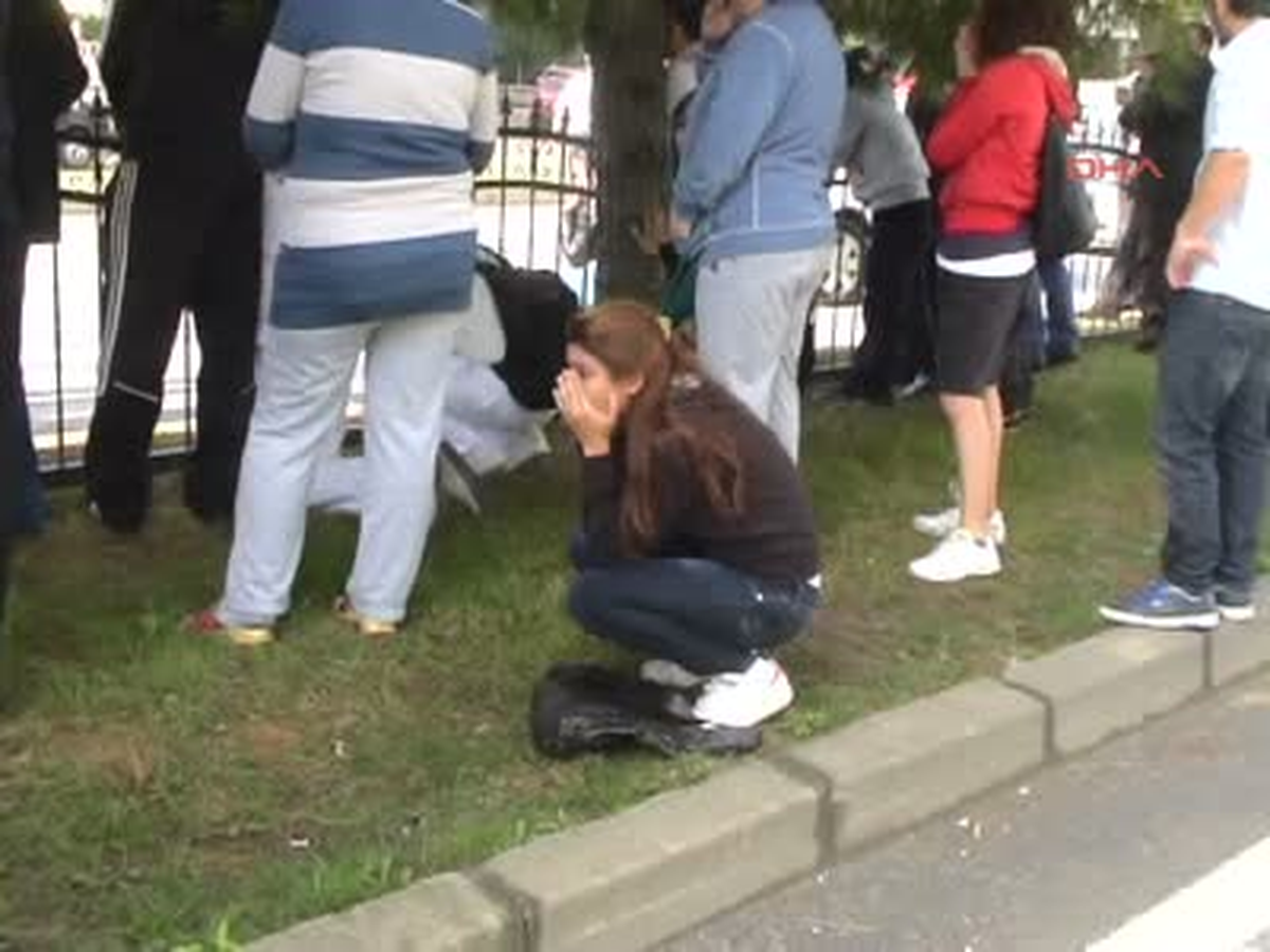 Hemşire Adayı Minibüsün Altında Kaldı