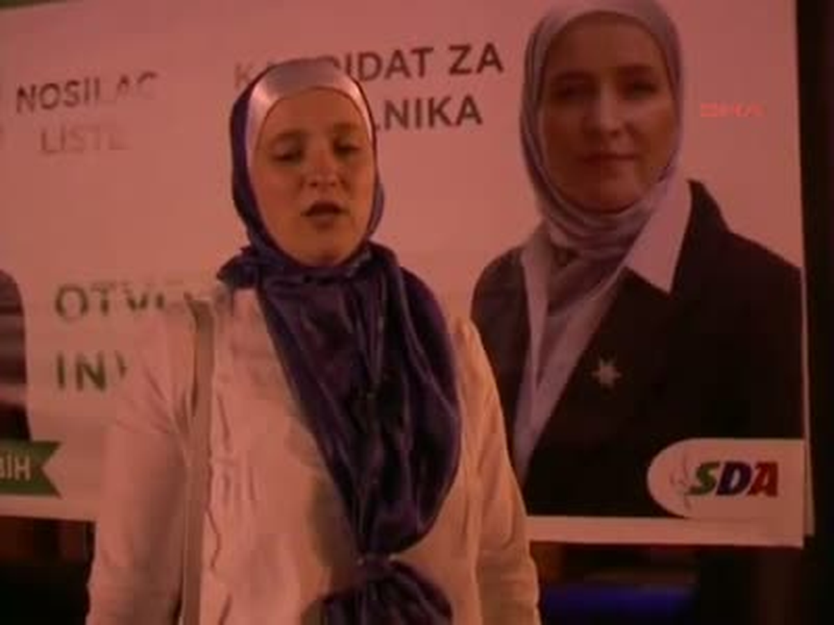 Hersek\'in ve Avrupa\'nın İlk Başörtülü Belediye Başkanı Amra Babiç Oldu