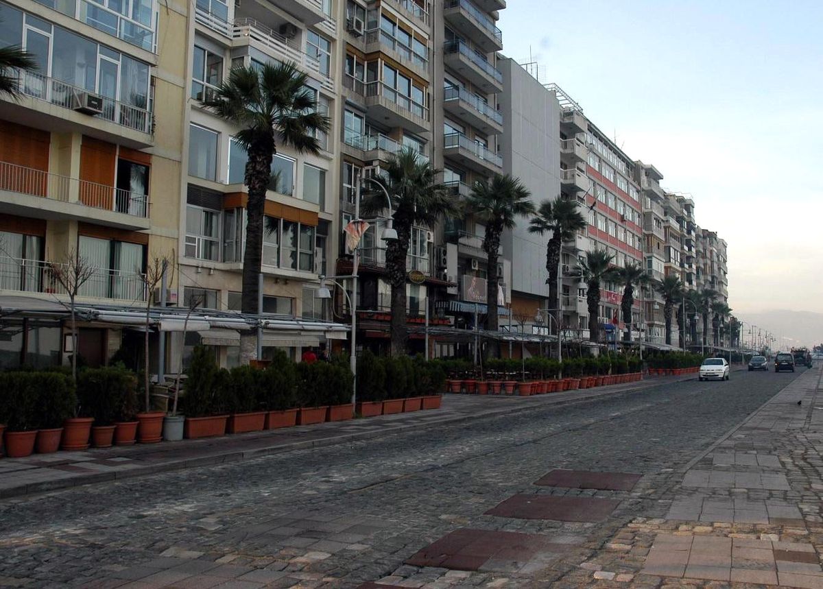 İzmir Büyükşehir Belediyesi\'nden Kordon Anketi