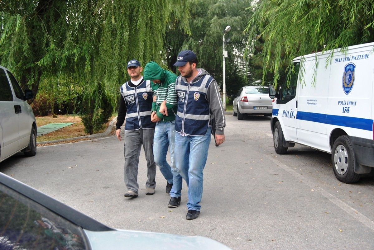 Kaçak Sigara Şüphelileri Tutuklandı