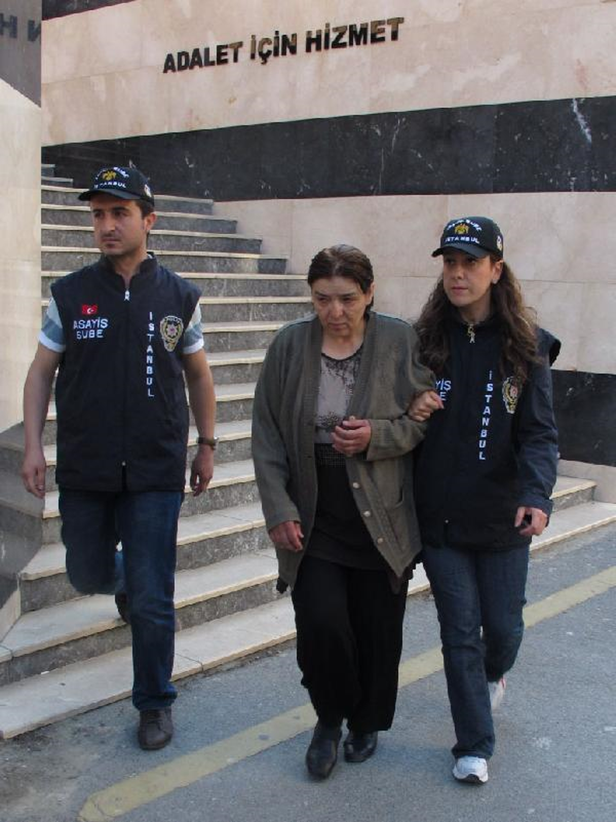 Kocasını Öldüren Zanlı Adliyeye Çıkarıldı