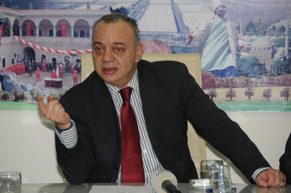 Manisa Şehrinin İsmini Oyluyor