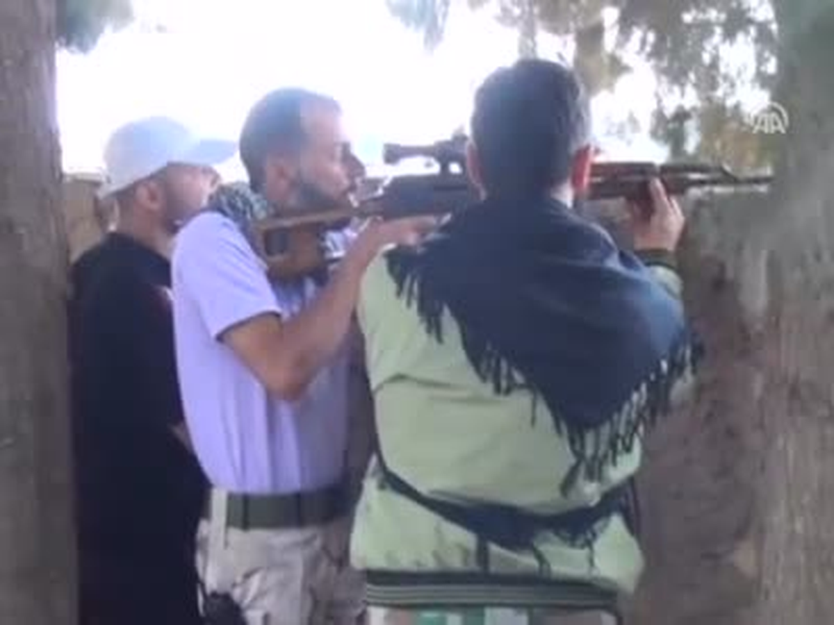 Muhalifler Hava Üssü Ele Geçirdi