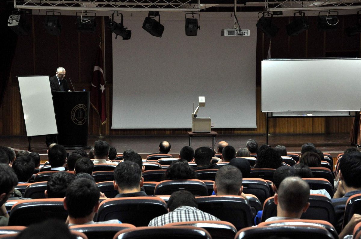 Öğrenciler Konferansta Buluştu