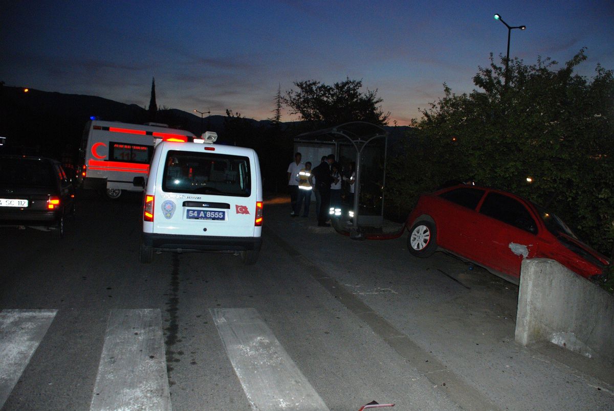 Sapanca\'da Trafik Kazası: 1 Yaralı