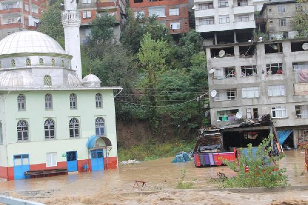 Sel ve Heyelan, Borçka\'yı Vurdu (2)
