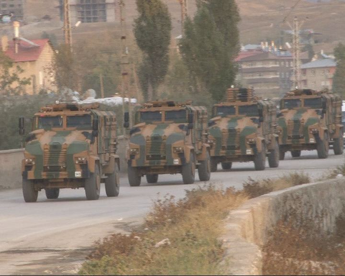 Sınıra Zırhlı Araç Sevkıyatı