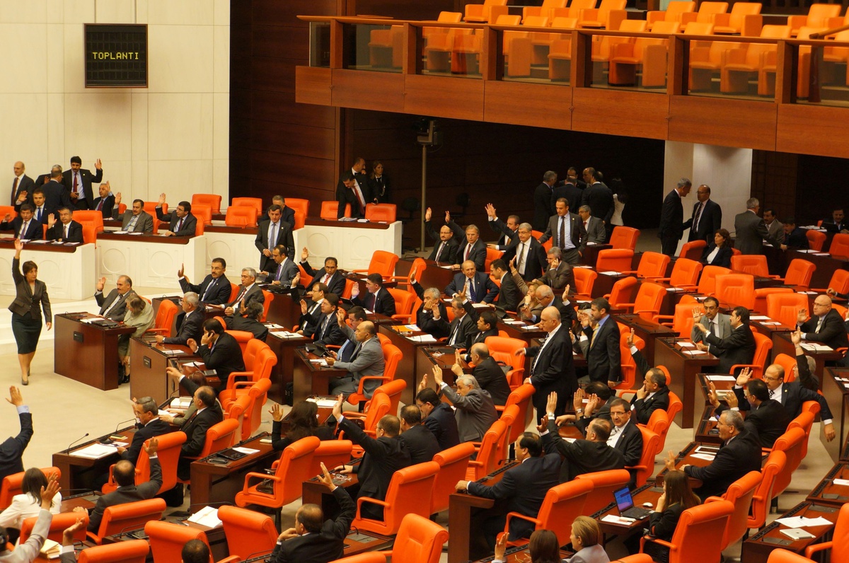TBMM Genel Kurulu\'nda, CHP\'nin Gensoru Önergesi Tartışılıyor