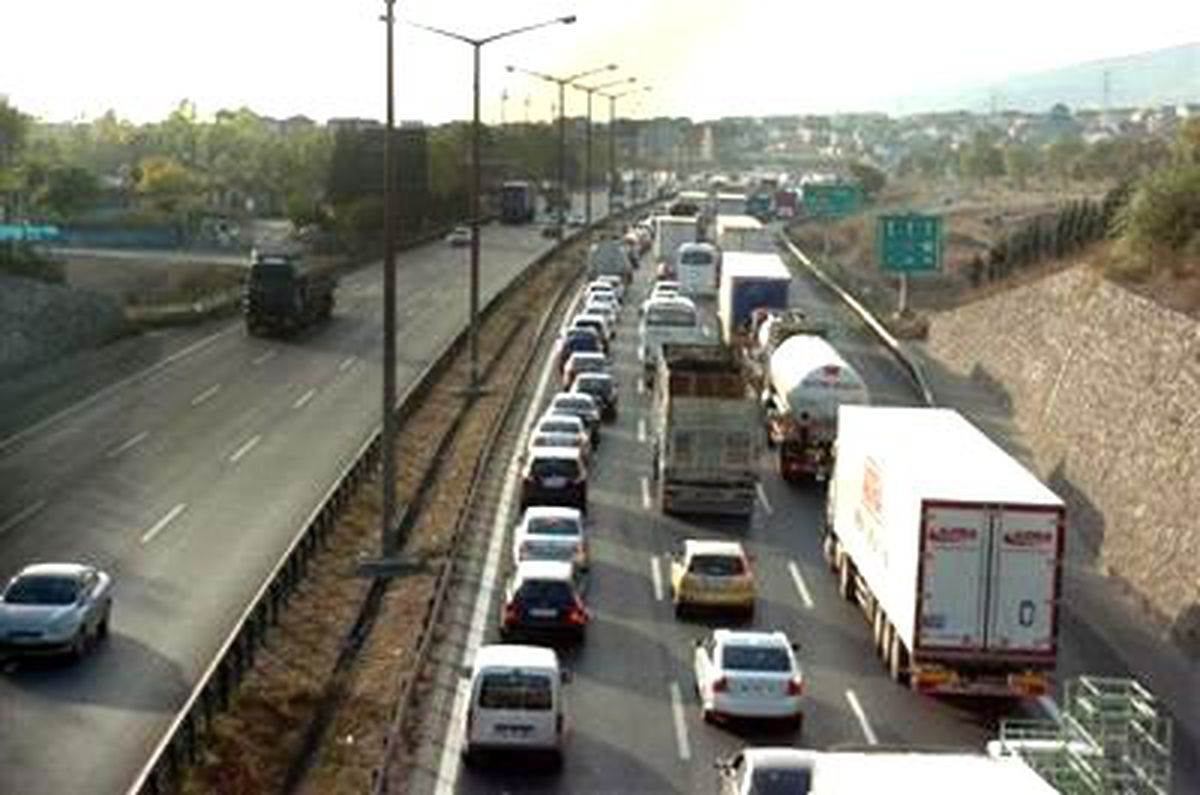 Tem\'in İzmit- Körfez Geçişindeki Yoğunluk İsyan Ettirdi