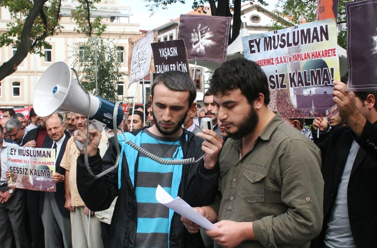 Trabzon'da 'Müslümanların Masumiyeti' Filmine Tepki