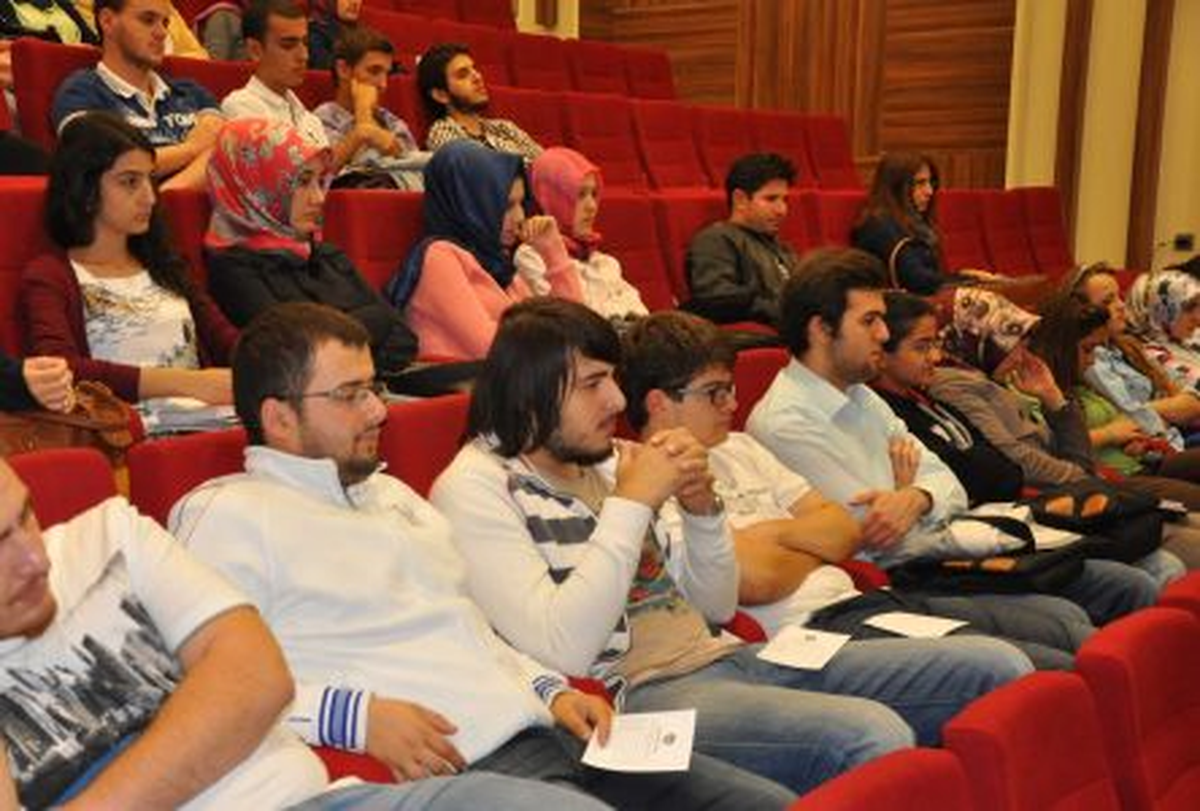 Üniversitelilere Ücretsiz Avrupa Fırsatları