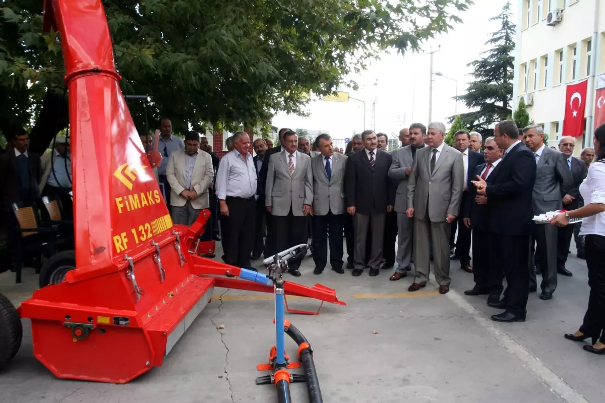 Uşak'ta 107 Çiftçiye Makine Ekipman Desteği