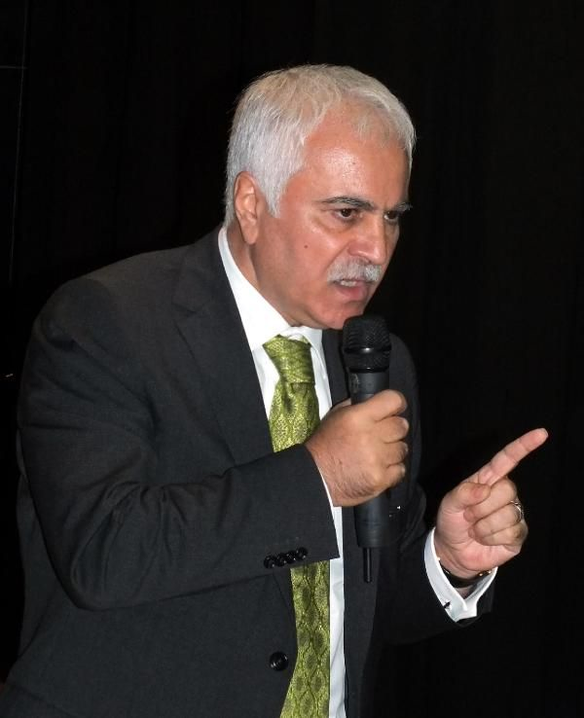 "Türkiye\'yi Alternatifsiz Olmaktan Çıkartacağız"