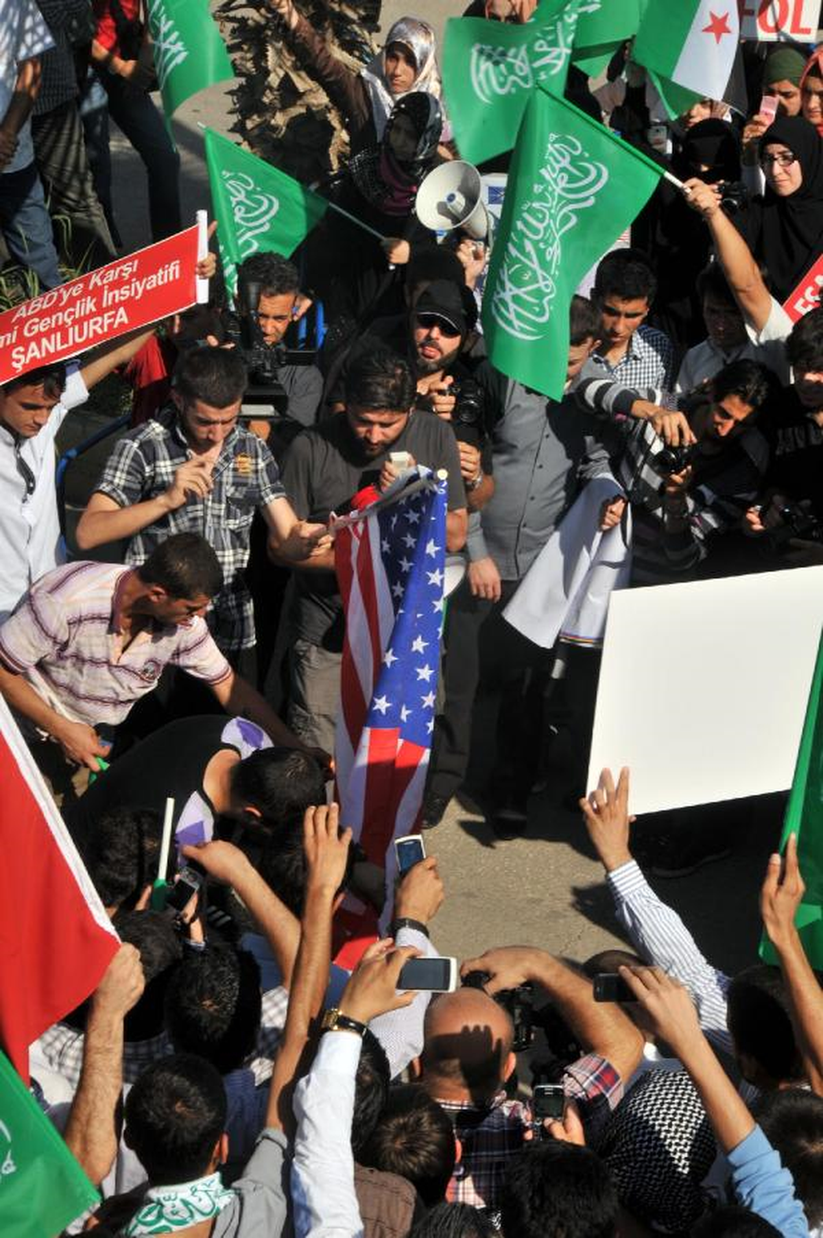 ABD ve Beşar Esad\'ı Protesto Ettiler